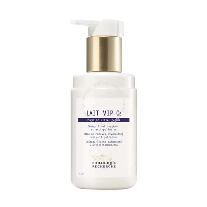 Lait VIP O2 is the anti-pollution cleanser, purifying the skin of tiny polluting particles that are sometimes even smaller than the pores on the face. Its deep-down cleansing action will remove the urban pollutants that accumulate on the skin’s surface. P Lait VIP O2 is the anti-pollution cleanser, purifying the skin of tiny polluting particles that are sometimes even smaller than the pores on the face. Its deep-down cleansing action will remove the urban pollutants that accumulate on the skin’s surface. P