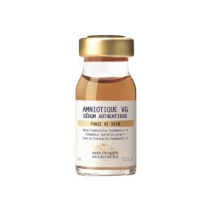 Amniotique serum is an unparalleled source of hydration for maintaining the skin’s moisture level as high as it can be. Its hydro-fixing active ingredients help cells capture water and lock it into the outer epidermal layers, banishing the discomfort of d