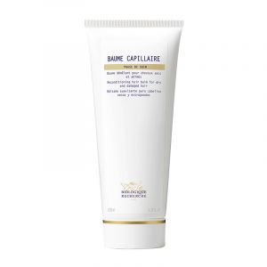 DETANGLING BALM FOR DRY AND DAMAGED HAIR.

A genuine boon for those with dry and damaged hair, Baume Capillaire is a triple-action treatment that detangles hair, smooths and protects the hair cuticles. It flattens the scales of the hair cuticles while c