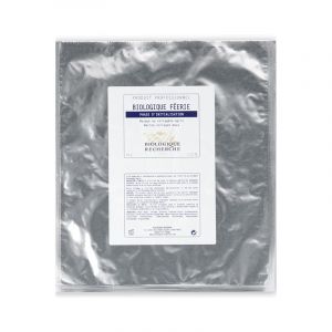 The Biologique Recherche Masque Biologique Féerie instantly plumps, tenses and unifies the complexion.

This sumptuous sheet mask is loaded with a cold veil of plumping marine collagen.