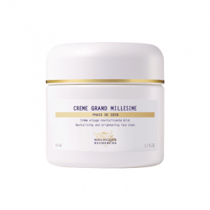 RADIANCE REVITALIZING FACE CREAM

Crème Grand Millésime is a multi-function cream that revitalizes and illuminates the complexion.
