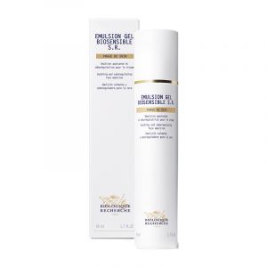 Emulsion Gel Biosensible S.R. instantly calms skin discomfort while also smoothing its surface texture. This gel acts on two fronts, both alleviating skin sensitivity and reducing imperfections. Use of this non-comedogenic product leaves the complexion lo