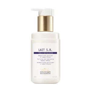 PURIFYING AND REBALANCING MAKEUP REMOVER
A genuine purifying skin care product, Lait S.R. eliminates impurities and excess sebum from the skin surface. It removes makeup and cleanses the skin, without damaging it, in order to preserve the hydrolipidic fi