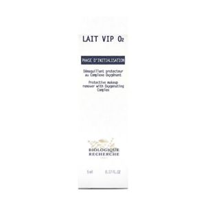 Lait VIP O2 is the anti-pollution cleanser, purifying the skin of tiny polluting particles that are sometimes even smaller than the pores on the face. Its deep-down cleansing action will remove the urban pollutants that accumulate on the skin’s surface. P