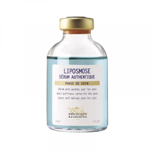 SMOOTHING AND ANTI-FATIGUE EYE SERUM
Specifically formulated for congested eyes, Liposmose provides a long-lasting solution by targeting water and fatty under-eye bags as well as those due to cutaneous aging.
Its formula contains active ingredients with