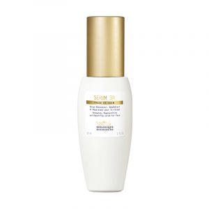 Sérum 3R renews, regenerates and restructuring, helping slow down and combat signs of skin ageing. With its triple action, the firming and toning effects it delivers are beyond compare. Skin texture is refined and the complexion becomes more uniform.

