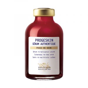 Progeskin defies the visible signs of skin senescence. Its dual-action formula revolves around 2 proteins involved in this phenomenon: progerin, an indicator of cellular senescence, and Klotho protein, a marker of cellular longevity. The skin becomes firm