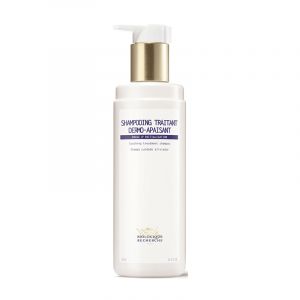 SOOTHING TREATMENT FOR HAIR AND SCALP
Shampooing Traitant Dermo-Apaisant is a gentle treatment shampoo suitable even for the most sensitive scalps, cleansing and protecting hair while preserving the natural balance of the skin. Its soothing and reconditi
