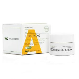 INNO-EXFO Lightening is a dermal-epidermal restructuring treatment that helps to reverse facial photoaging and fade dark spots. It combines 5% Vitamin A with other Melanin inhibitors to minimise the signs of sun damage.