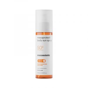 SPF50+ body photoprotection in spray format. Ultralight and fresh texture and easy to spread with an invisible finish. Ideal for outdoor or sport use. It can be applied even on wet or sweating skin without leaving any greasy residue after application. Der