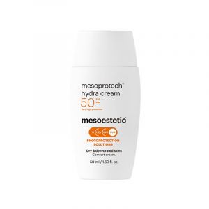 Sunscreen with very high photoprotection, SPF50+, especially formulated for dry and dehydrated skin. Its formula with ceramides reinforces the skin barrier, restoring comfort and softness to the skin. Dermatologically tested. Water-resistant.

