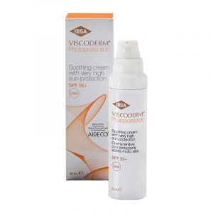 Viscoderm Photoprotection is based on the combined action of the latest generation photostable sun filters, MSM (methylsulfonylmethane) and ectoine, contained in a light emulsion that spreads easily and is rapidly absorbed.